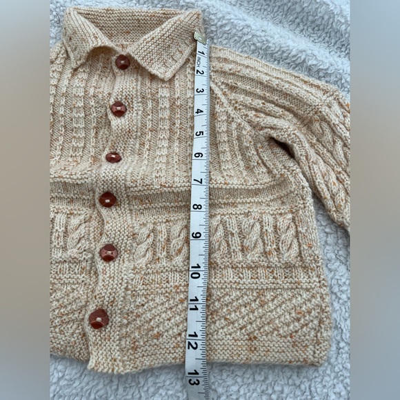 Adorable baby sweater and bonnet set - Picture 9 of 9